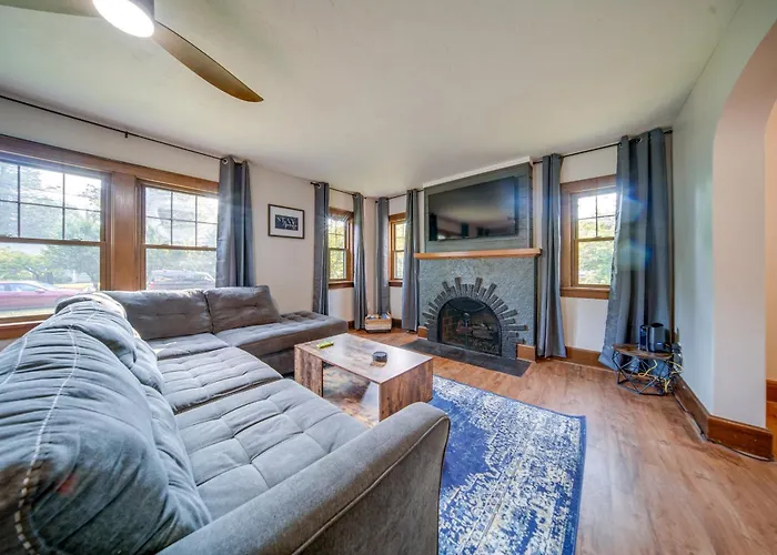 Central Erie Vacation Rental About 2 Mi To Beach!